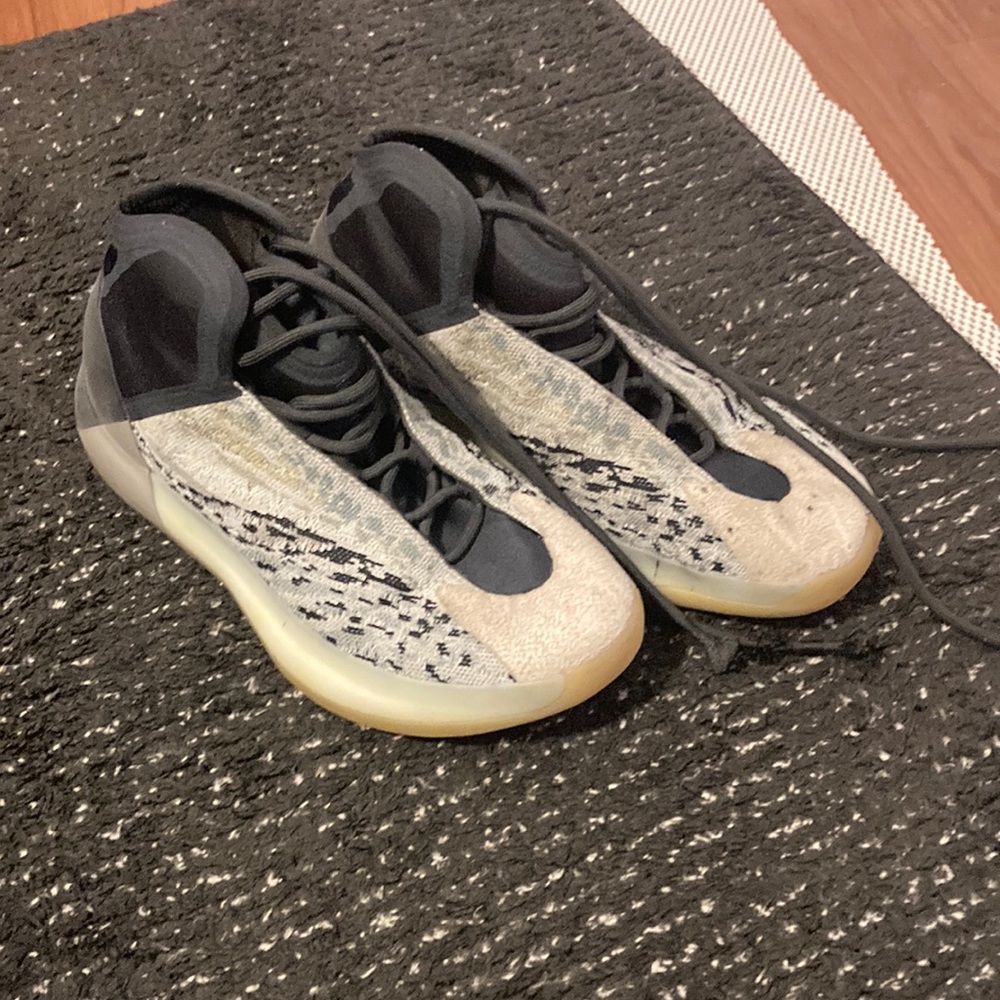 Adidas Yeezys QNTM
